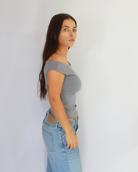 Basic Twist Shoulder Top